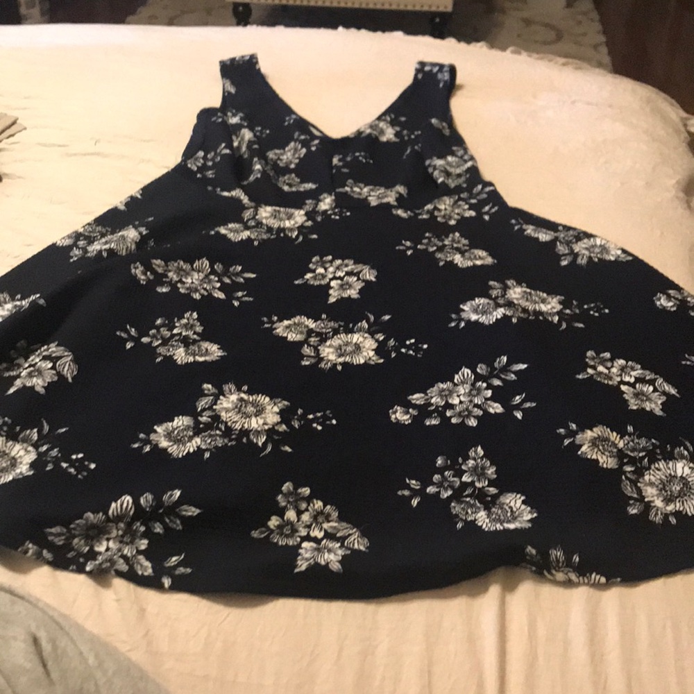 Size large soprano floral dress